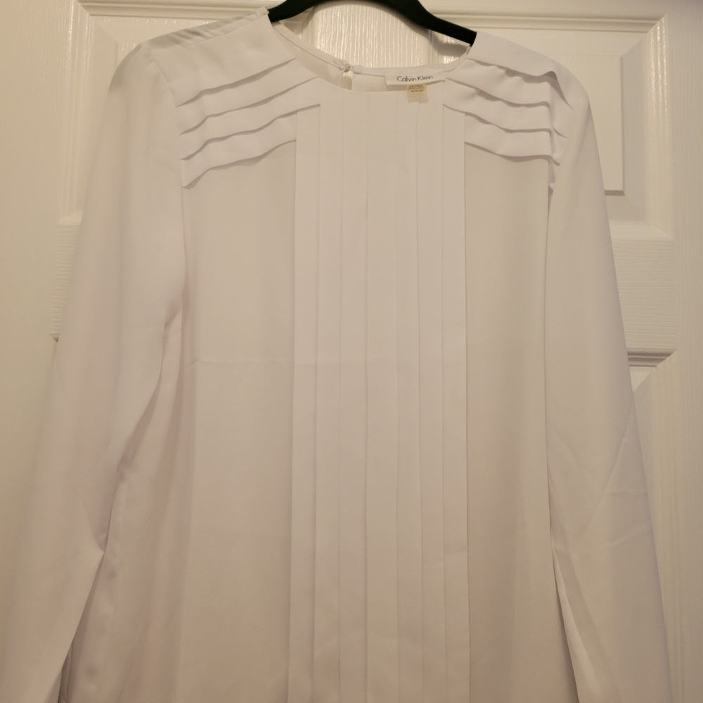 Calvin Klein🦋 M White top